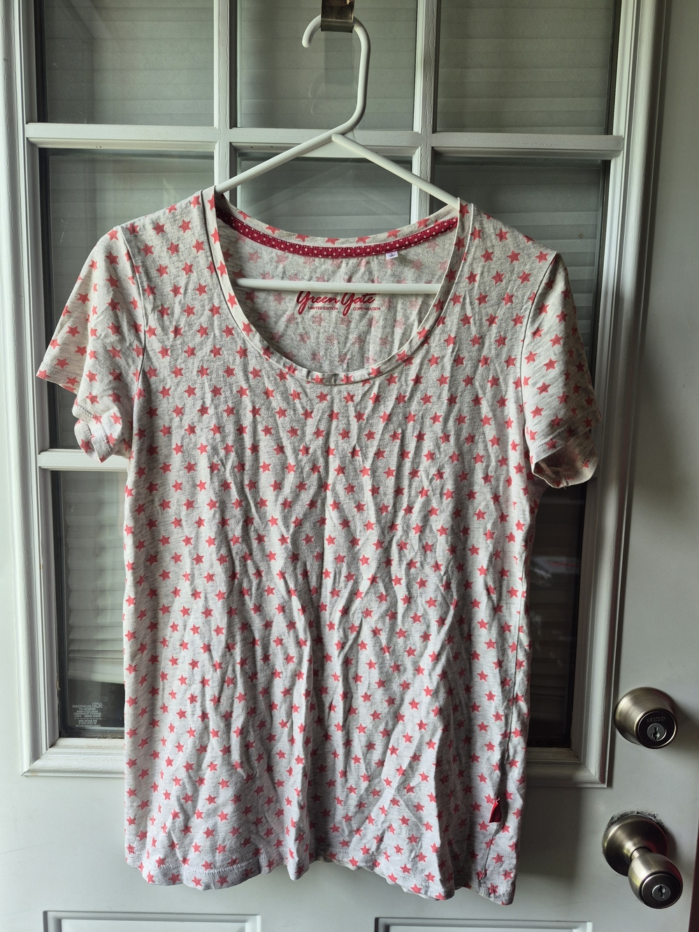 Uniqlo Green Gates Copenhagen Collab Light Gray Tee with Pink Star Print